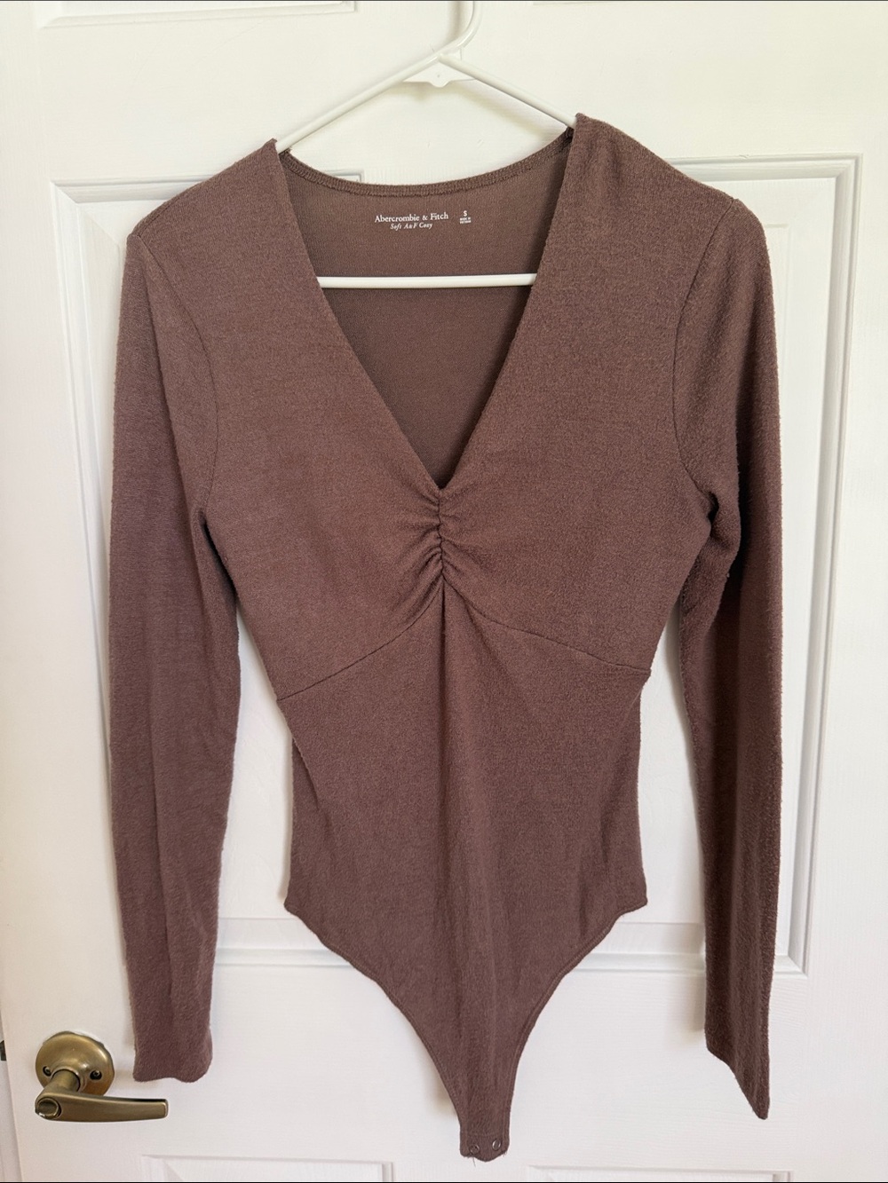 Abercrombie & Fitch Mauve-Taupe Ruched V-Neck Long-Sleeve Bodysuit